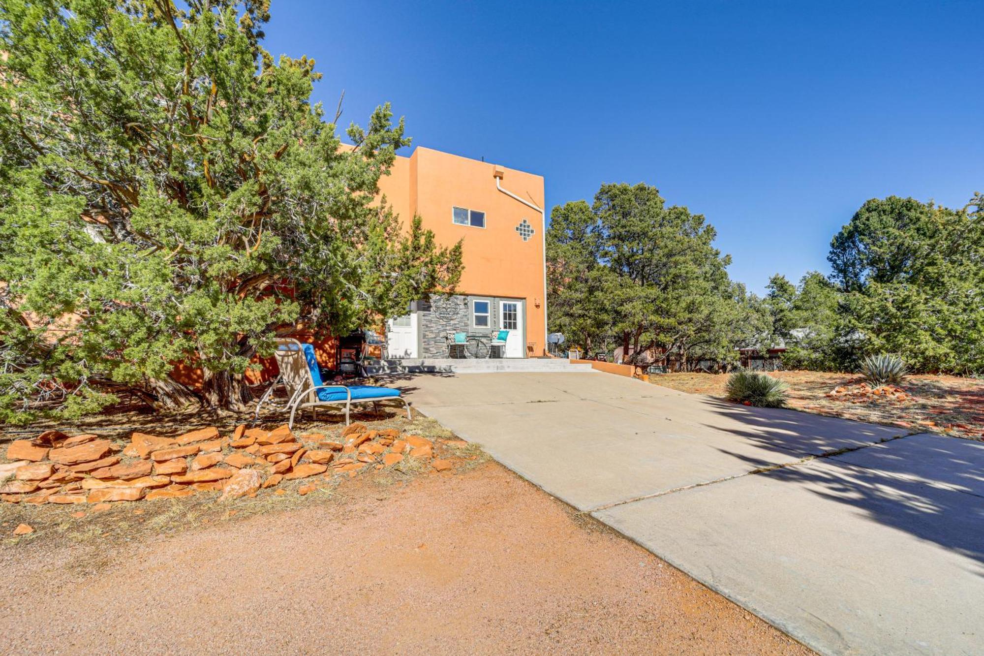 Pet-friendly Getaway - 10 Mi To Downtown Appartamento
